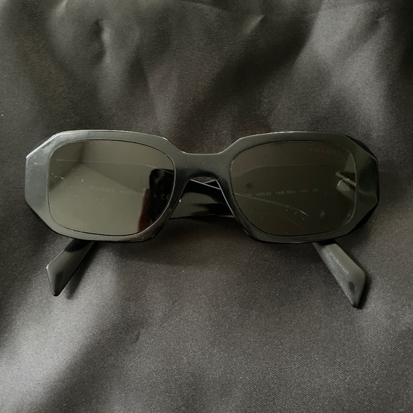 Prada sunglasses - Picture 1 of 5